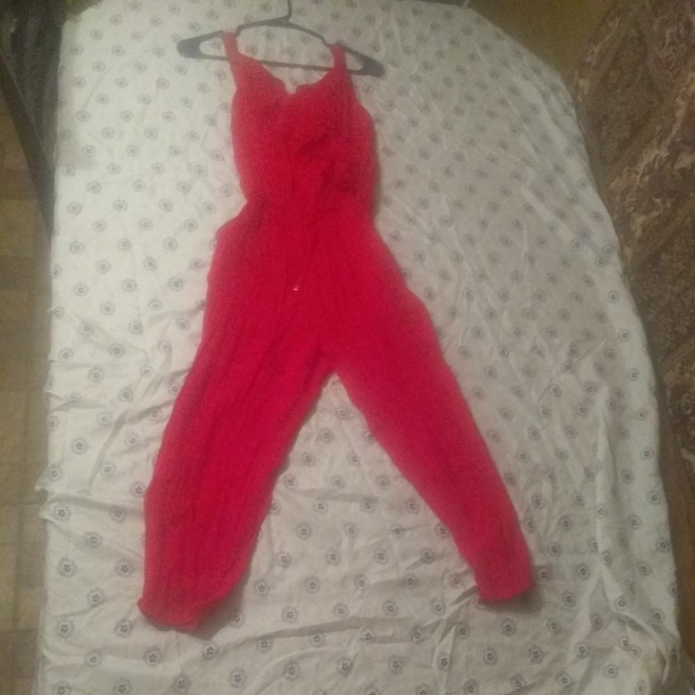 A jumper,a two pair pants set,a two piece short se
